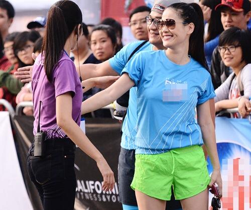 Máy Bộ Đàm Dùng Trong Tổ Chức Sự Kiện – Vì Sao Gần Như Chương Trình Nào Cũng Cần? 1 bo dam su kien 1